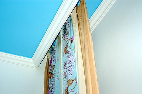 Установка потолочного карниза в нишу. Скрытый карниз для штор в натяжном потолке: особенности и монтаж