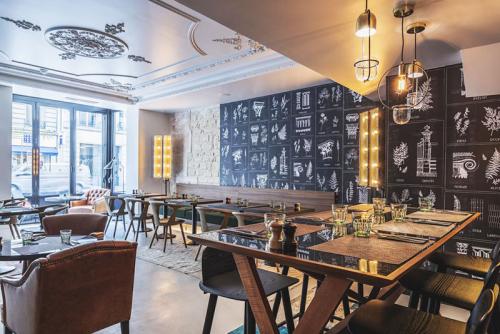 Флора и элегантность: отель в старинном здании в Париже 20