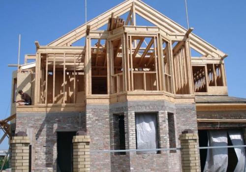 Комбинированный дом из пеноблока и бруса. Конструктивные варианты комбинированных домов