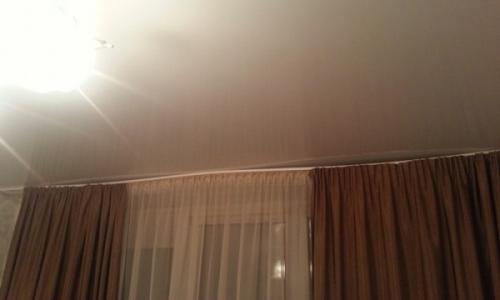 Как соединить два потолочных карниза в один. Как удлинить потолочный карниз