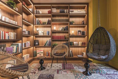 Флора и элегантность: отель в старинном здании в Париже 10