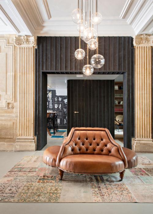 Флора и элегантность: отель в старинном здании в Париже 11