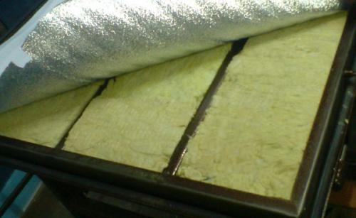 Входные двери для частного дома утепленные. Материал изготовления для полотна