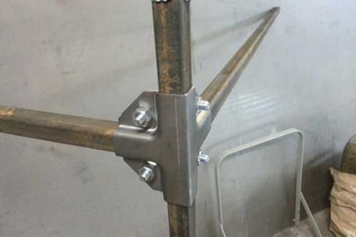 Комбинированные беседки из металла и дерева. Как сделать беседку из металла своими руками