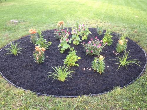 Оформление цветочных клумб своими руками в домашних условиях. Клумба своими руками — роскошные идеи дизайнеров и советы по дизайну и оформлению (105 фото)