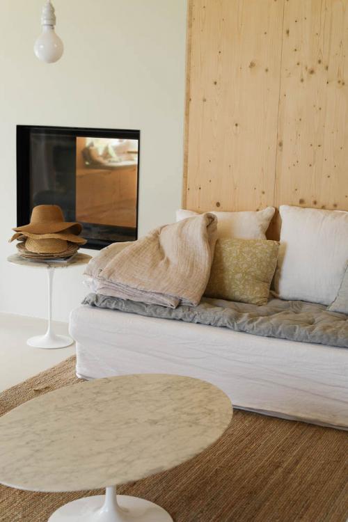 Интерьер из дерева, бассейн и потрясающая природа 10