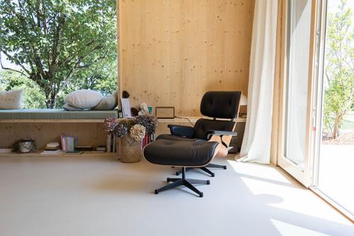 Интерьер из дерева, бассейн и потрясающая природа 05