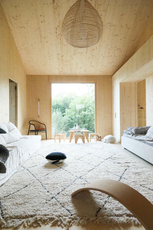 Интерьер из дерева, бассейн и потрясающая природа 15