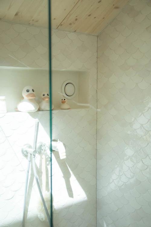 Интерьер из дерева, бассейн и потрясающая природа 12