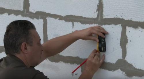 Утепление дома пенопластом пошагово. Работа с обычными стенами