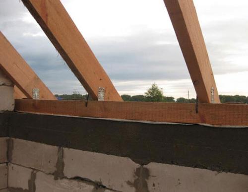 Крепление мауэрлата к газобетону. Разновидности крепления мауэрлата к газобетону 01