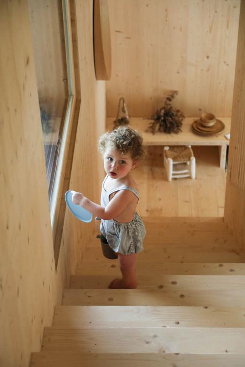 Интерьер из дерева, бассейн и потрясающая природа 13