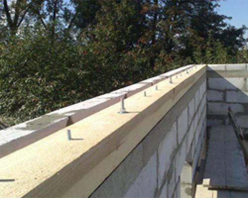 Как привязать крышу к стенам. Как правильно выполнить крепление мауэрлата к стене дома?