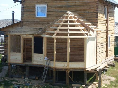 Пристроить веранду из блоков к деревянному дому. Как пристроить веранду к дому из бруса