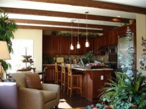 Вертикальные балки в интерьере. Потолочные фальш-балки: декор и особенности установки