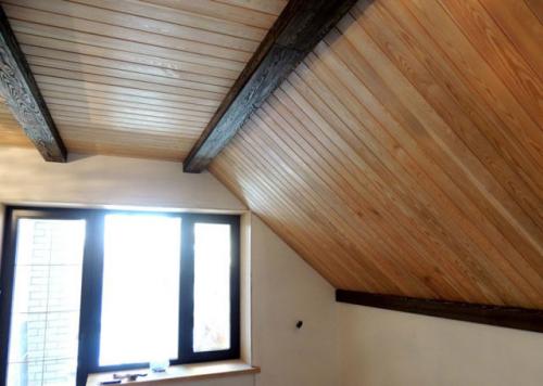 Интерьер с балками на потолке. Стили интерьеров, где балочные конструкции наиболее уместны 02