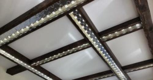 Вертикальные балки в интерьере. Потолочные фальш-балки: декор и особенности установки