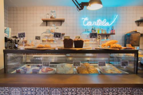 Дизайн колонны в интерьере кафе. Потрясающий винтажный дизайн уютного кафе Tartela