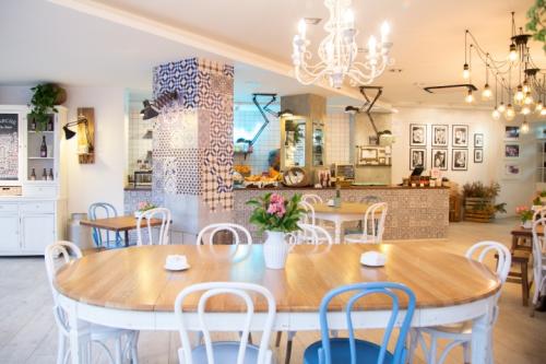 Дизайн колонны в интерьере кафе. Потрясающий винтажный дизайн уютного кафе Tartela