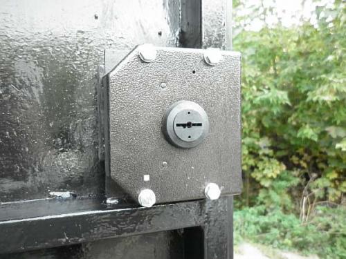 Как установить кодовый замок на калитку из профнастила. Замок для калитки уличный с ручкой: виды и варианты на фото, какой выбрать и поставить