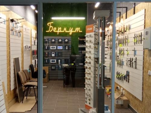 Как установить кодовый замок на металлическую дверь. Профессиональная установка кодовых замков 17