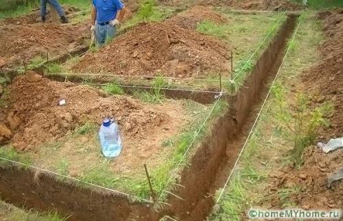 Фундамент своими руками пошагово. Ленточный фундамент своими руками: пошаговая инструкция и нюансы монтажа