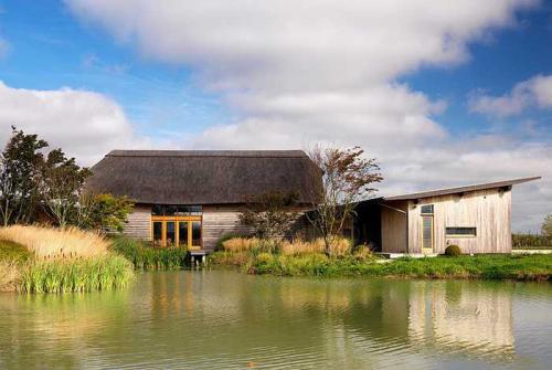 Современная кухня в бывшем сарае 08