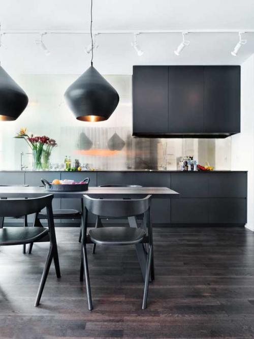 Черный цвет — отличный выбор для кухни! 16