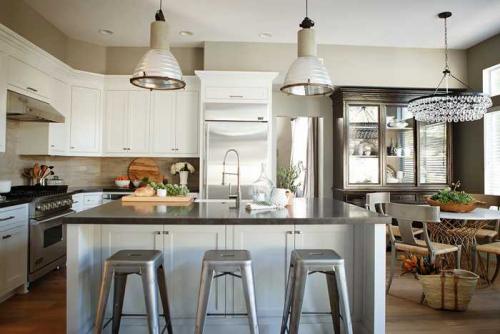 Уютная кухня в спокойных тонах 02