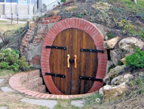 Мини погреб в доме. Отличие погреба от подвала