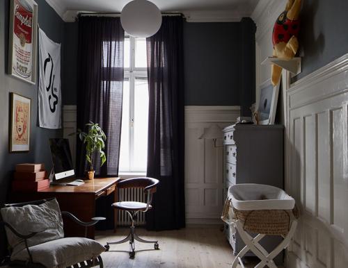 Скандинавская квартира с красочным декором 15