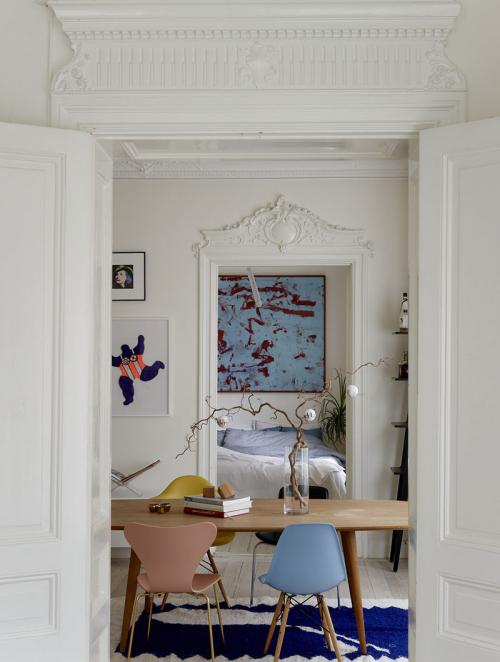 Скандинавская квартира с красочным декором 11