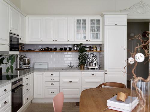 Скандинавская квартира с красочным декором 05