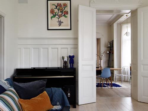 Скандинавская квартира с красочным декором 10