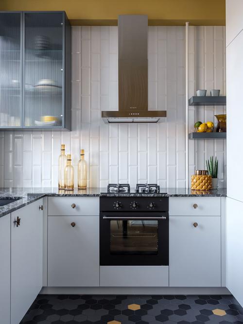 Квартира с интересными обоями в Москве (65 кв. м) 07