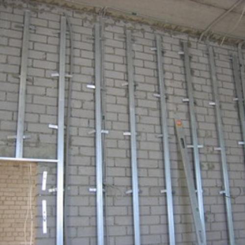 Монтаж стоечного профиля. Расчет количества профилей для стенового крепления гипсокартона 06