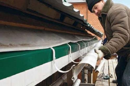 Установка водостока. Установка водостоков — пошаговая инструкция для начинающих. Нестандартные варианты монтажа + 100 реальных фото 14 Установка водостока. Установка водостоков — пошаговая инструкция для начинающих. Нестандартные варианты монтажа + 100 реальных фото 14