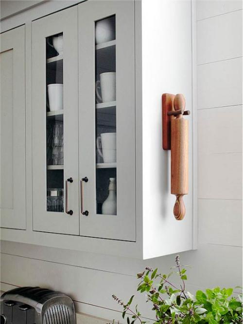 Порядок на маленькой кухне. 	На маленькой кухне необходимо задействовать нестандартные места хранения