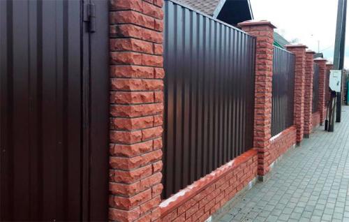 Заборы из металлопрофиля. Разбираем поэтапно –, как сделать забор из профнастила