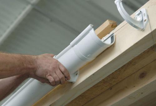 Установка водостока. Установка водостоков — пошаговая инструкция для начинающих. Нестандартные варианты монтажа + 100 реальных фото 16 Установка водостока. Установка водостоков — пошаговая инструкция для начинающих. Нестандартные варианты монтажа + 100 реальных фото 16