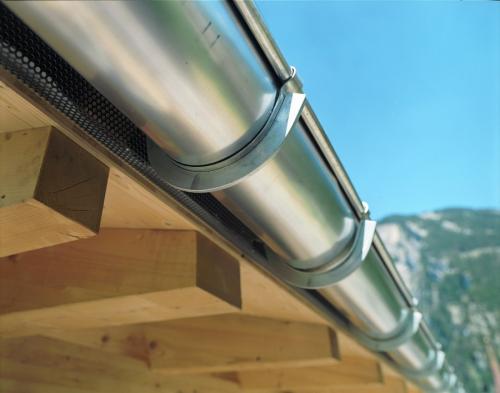 Установка водостока. Установка водостоков — пошаговая инструкция для начинающих. Нестандартные варианты монтажа + 100 реальных фото