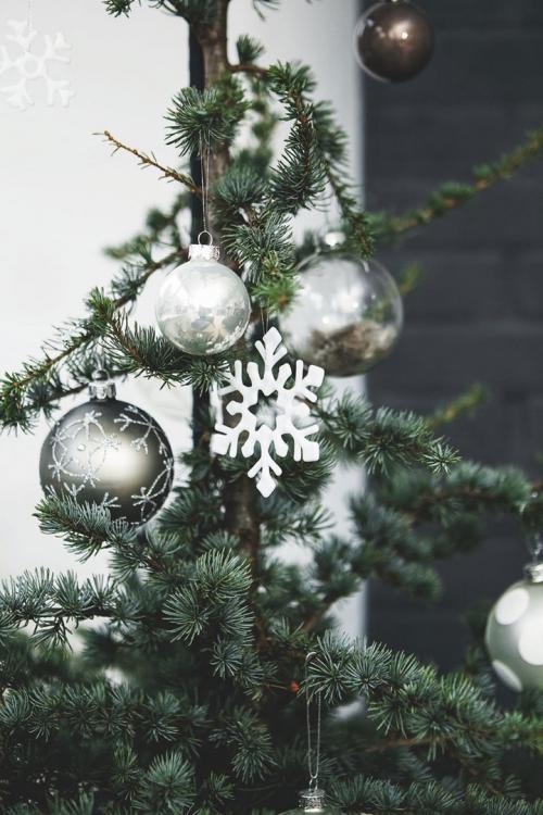 Сдержанный интерьер с праздничными нотками (78 кв. м) 09