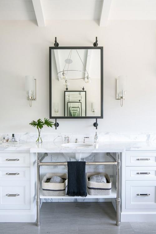 Дом с большой гардеробной и красивым задним двором 13