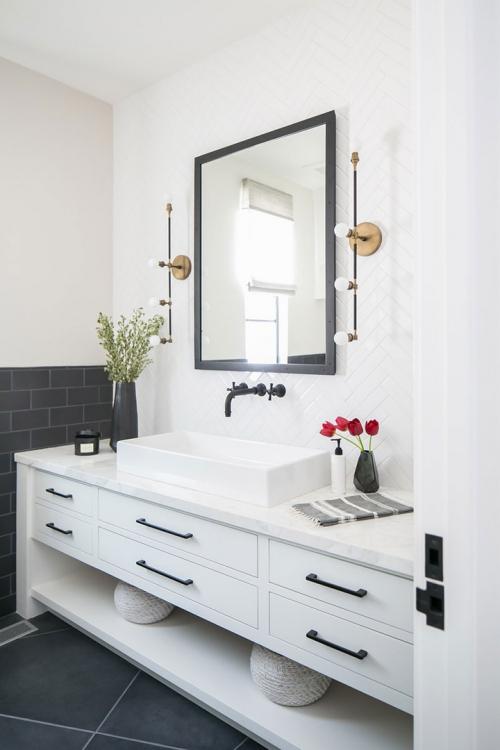 Дом с большой гардеробной и красивым задним двором 09