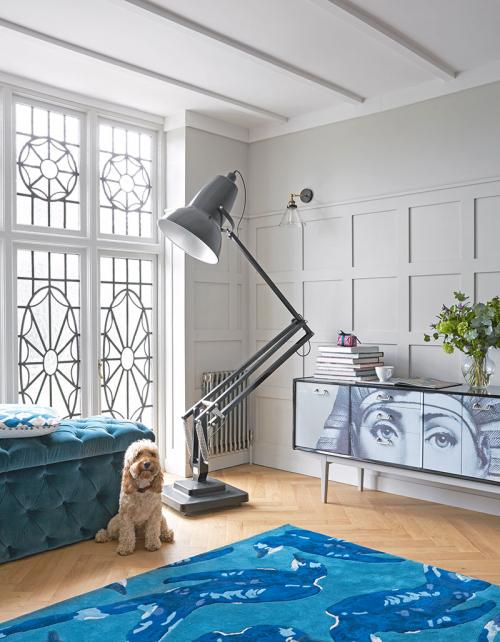 Три ёлки и интересные детали: праздничный декор для яркого дома в Лондоне 09