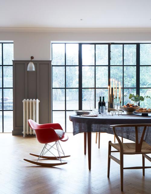 Три ёлки и интересные детали: праздничный декор для яркого дома в Лондоне 04