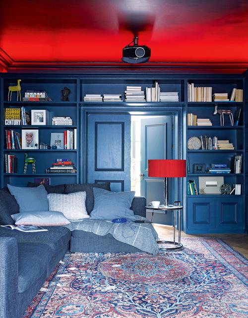 Три ёлки и интересные детали: праздничный декор для яркого дома в Лондоне 02