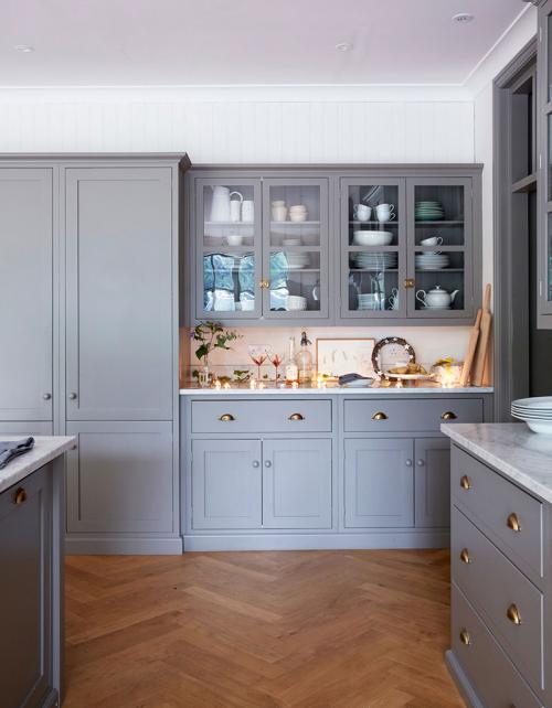 Три ёлки и интересные детали: праздничный декор для яркого дома в Лондоне 07