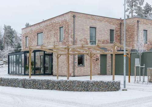 Дом с большими окнами и стеклянной террасой (176 кв. м) 01