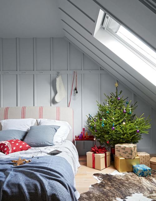 Три ёлки и интересные детали: праздничный декор для яркого дома в Лондоне 12